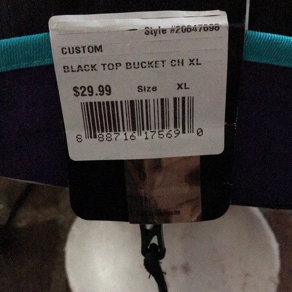 New Era Charlotte Hornets Bucket Hat - Picture 4 of 4